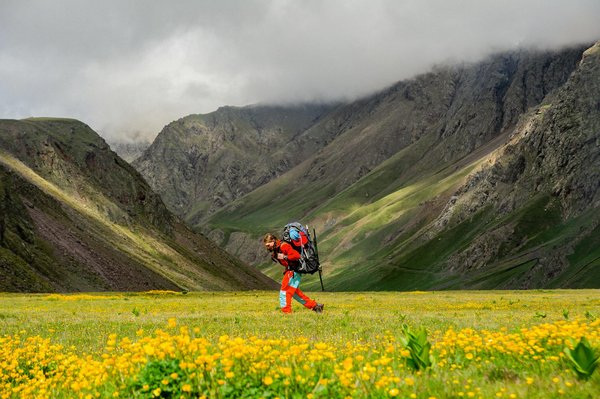 Comment organiser une expédition de trekking dans le désert du Sahara sans guide ?